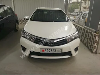 Toyota  Corolla  XLI  2015  Sedan  Automatic  4  71,000  FWD  White  Gasoline