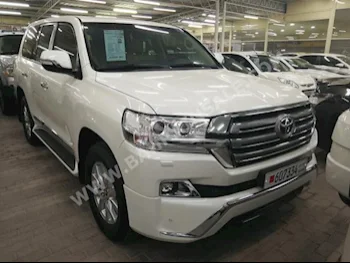 Toyota  Land Cruiser  GXR  2016  SUV  Automatic  8  54,000  4WD  White  Gasoline