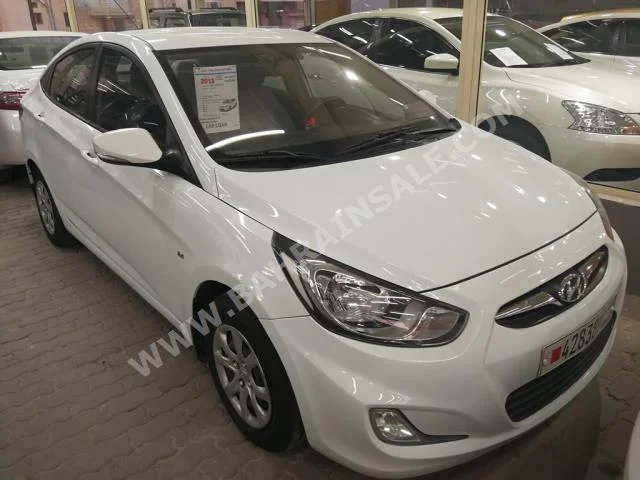 هيونداي  اكسنت  2013  سيدان  اتوماتك  4  105,000  دفع أمامي  أبيض  بنزين