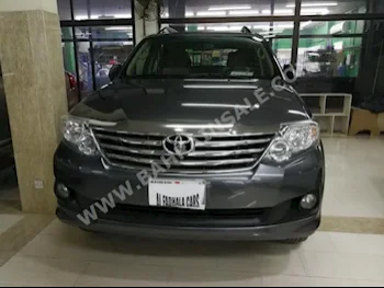 Toyota  Fortuner  2015  SUV  Automatic  6  67,000  4WD  Gray  Gasoline