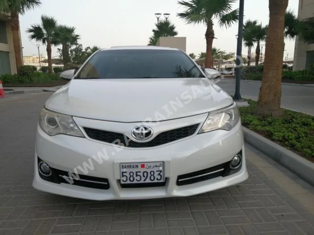 Toyota  Camry  SE  2013  Sedan  Automatic  4  80,000  FWD  Pearl  Gasoline