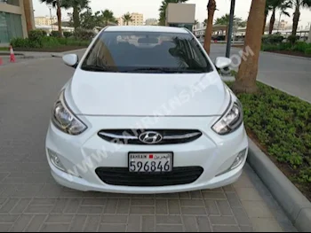 Hyundai  Accent  2014  Sedan  Automatic  4  40,000  FWD  White  Gasoline