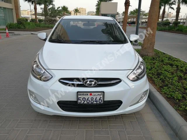 Hyundai  Accent  2014  Sedan  Automatic  4  40,000  FWD  White  Gasoline
