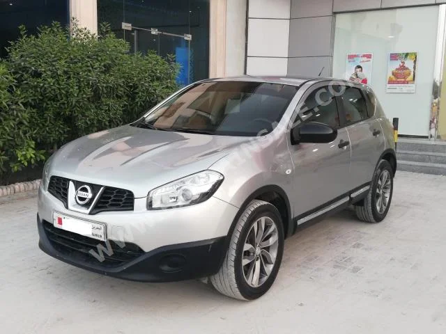 Nissan  Qashqai  2012  SUV  Automatic  4  210  FWD  Silver  Gasoline