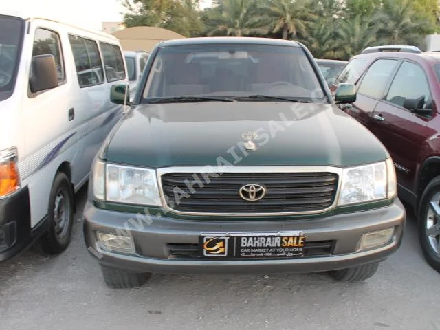 Toyota  Land Cruiser  VXR  1999  SUV  Automatic  8  243,000  4WD  Green  Gasoline