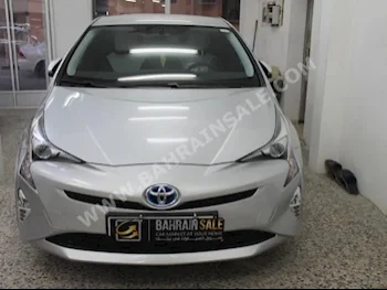Toyota  Prius  Hybrid  2017  Sedan  Automatic  4  0  FWD  Silver  Hybrid