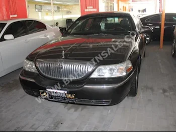 Lincoln  Town Car  2005  Sedan  Automatic  8  110,000  RWD  Gray  Gasoline