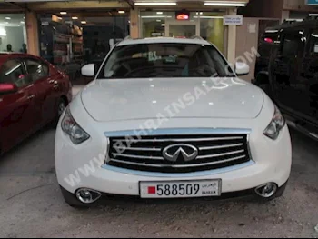 Infiniti  FX  35  2015  SUV  Automatic  6  46,000  4WD  White  Gasoline