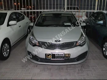 Kia  Rio  2014  Sedan  Automatic  4  93,000  FWD  Silver  Gasoline
