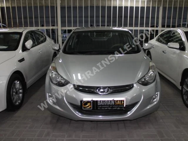 Hyundai  Elantra  2014  Sedan  Automatic  4  67,000  FWD  Silver  Gasoline