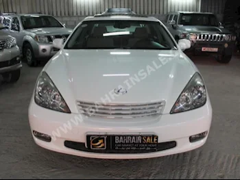 Lexus  ES  300  2003  Sedan  Automatic  6  300,000  FWD  White  Gasoline