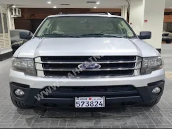 فورد  اكسبيديشن  2015  اس يو في  اتوماتك  6  85  دفع رباعي  فضي وأسود  بنزين