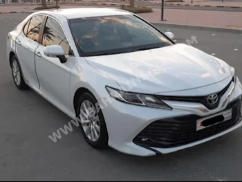 تويوتا  كامري  جي إل إي  2018  سيدان  اتوماتك  4  27,000  دفع أمامي  أبيض  بنزين