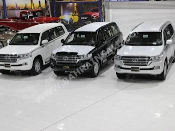 Toyota  Land Cruiser  GXR  2021  SUV  Manual  6  0  4WD  White  Gasoline