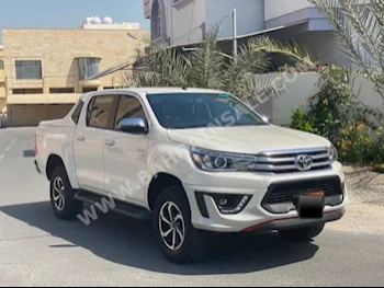 تويوتا  هاي لوكس  اس ار 5  2020  بيكب  اتوماتك  6  3,000  دفع رباعي  أبيض  بنزين