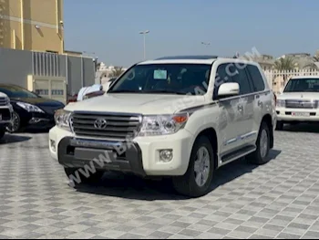 تويوتا لاند كروزر جي اكس ار 2015 فان \ باص اتوماتك 8 130,000 دفع رباعي أبيض بنزين