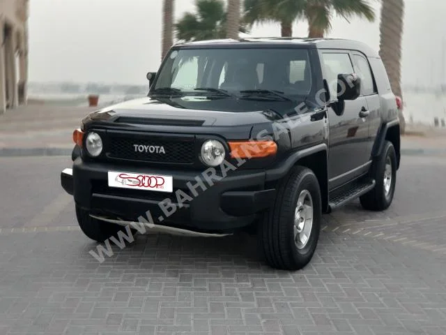 Toyota FJ Cruiser 2016 Sedan Automatic 6 160,000 4WD Black Gasoline