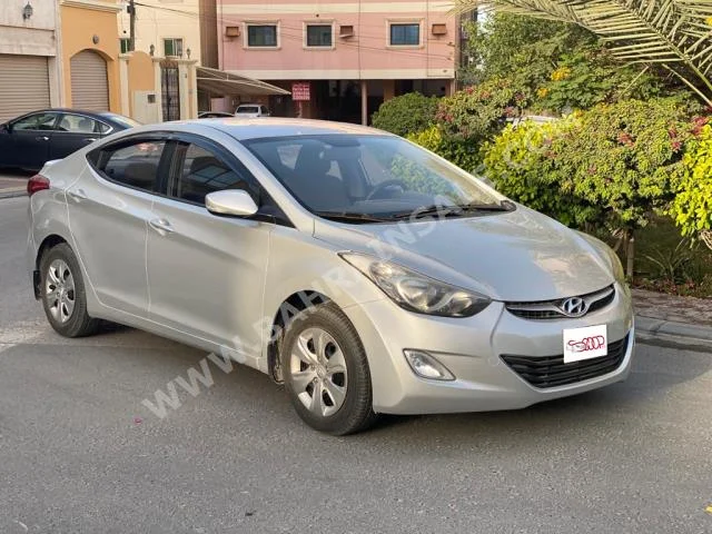 Hyundai  Elantra  2013  Sedan  Automatic  4  140,000  FWD  Gray  Gasoline