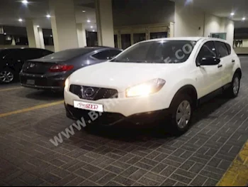 Nissan  Qashqai  2012  Sedan  Automatic  4  90,000  FWD  White  Gasoline