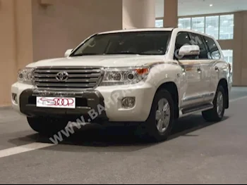 تويوتا  لاند كروزر  في اكس ار  2014  فان \ باص  اتوماتك  8  130,000  دفع رباعي  أبيض لؤلؤي  بنزين