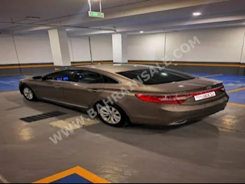 هيونداي  ازيرا  2013  سيدان  اتوماتك  6  170,000  دفع أمامي  ذهبي  بنزين