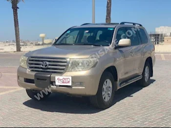 تويوتا لاند كروزر جي اكس ار 2011 فان \ باص اتوماتك 8 260,000 دفع رباعي ذهبي بنزين