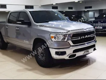 دودج  رام  1500  2019  بيكب  اتوماتك  8  15,000  دفع رباعي  فضي  بنزين