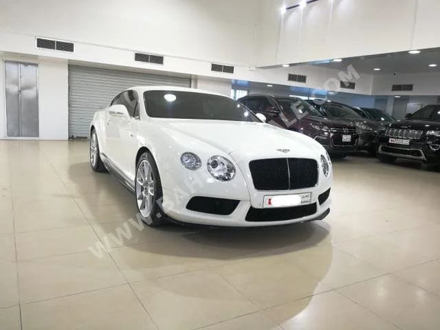 بنتلي  كونتيننتل  جي تي  2015  سيدان  اتوماتك  8  18,000  دفع خلفي  أبيض  بنزين