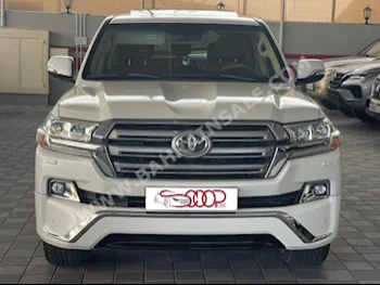 تويوتا لاند كروزر جي اكس ار 2018 فان \ باص اتوماتك 6 66,000 دفع رباعي أبيض لؤلؤي بنزين
