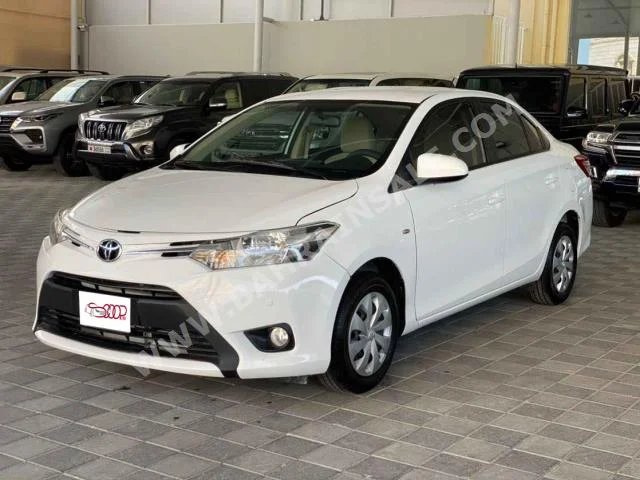 Toyota  Yaris  2017  Sedan  Automatic  4  140,000  FWD  White  Gasoline