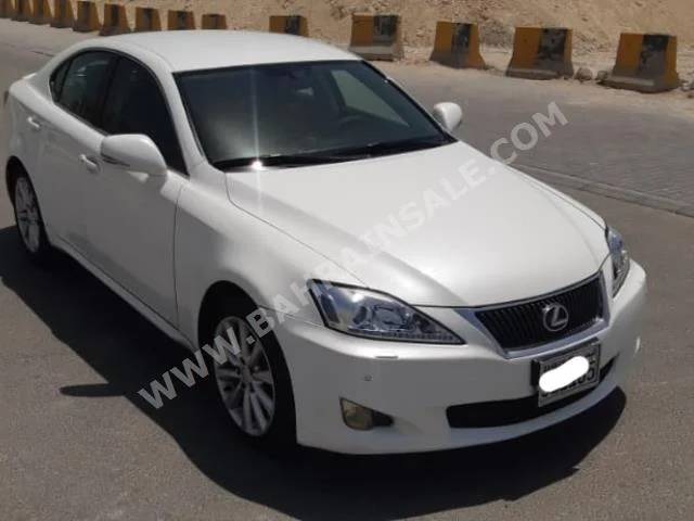 Lexus  IS  300  2009  Sedan  Automatic  6  98,400  RWD  White  Gasoline