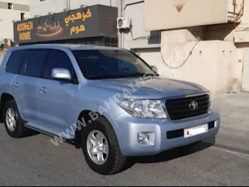 تويوتا  لاند كروزر  جي اكس  2014  اس يو في  اتوماتك  6  146,300  دفع كلي مستمر  ازرق  بنزين