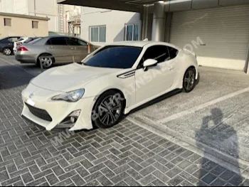 Toyota  86  2016  Coupe / Sport  Automatic  4  196,900  RWD  Pearl  Gasoline