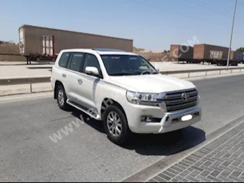 Toyota  Land Cruiser  GXR  2016  SUV  Automatic  8  223,000  4WD  Pearl  Gasoline
