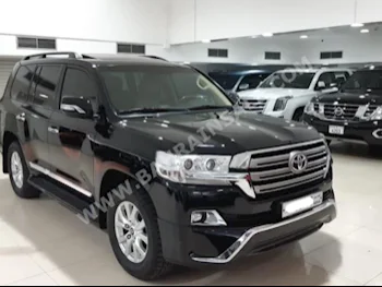 Toyota  Land Cruiser  GXR  2016  SUV  Automatic  8  151,100  4WD  Black  Gasoline