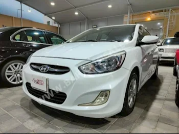 هيونداي  اكسنت  2016  سيدان  اتوماتك  4  98,000  دفع أمامي  أبيض  بنزين