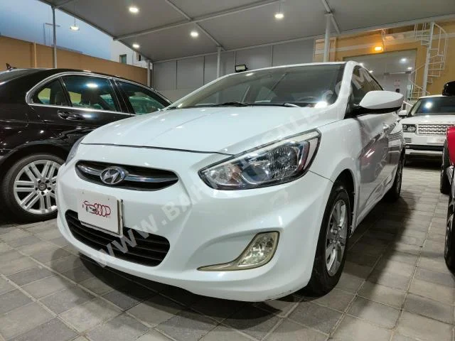 هيونداي  اكسنت  2016  سيدان  اتوماتك  4  98,000  دفع أمامي  أبيض  بنزين