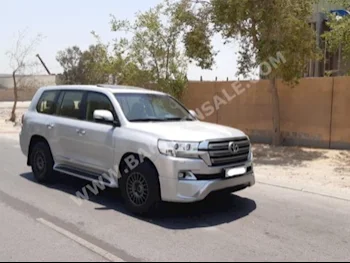 تويوتا  لاند كروزر  جي اكس ار  2016  اس يو في  اتوماتك  6  151,300  دفع رباعي  فضي  بنزين