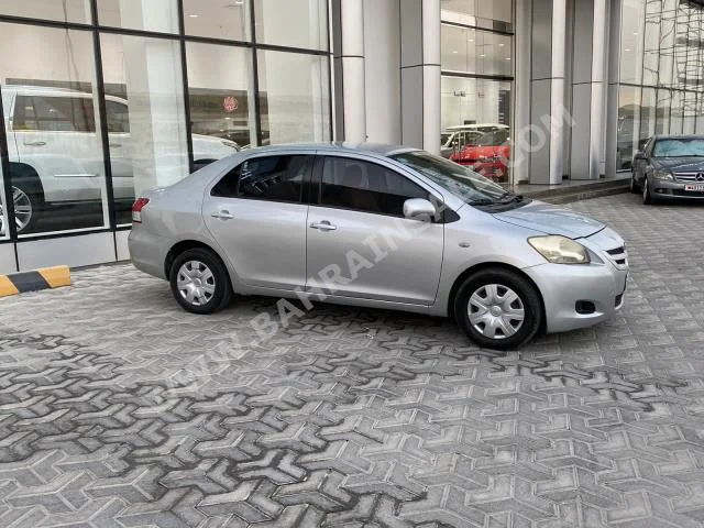 Toyota  Yaris  2008  Sedan  Automatic  4  258,500  FWD  Silver  Gasoline