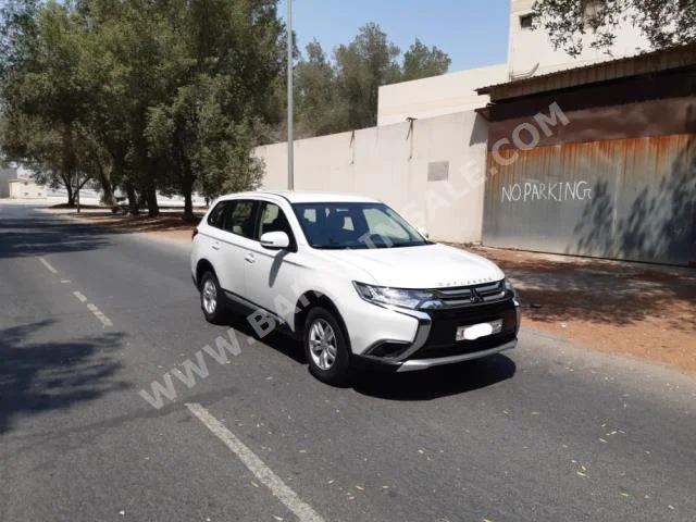 Mitsubishi  Outlander  2018  SUV  Automatic  4  11,000  4WD  White  Gasoline