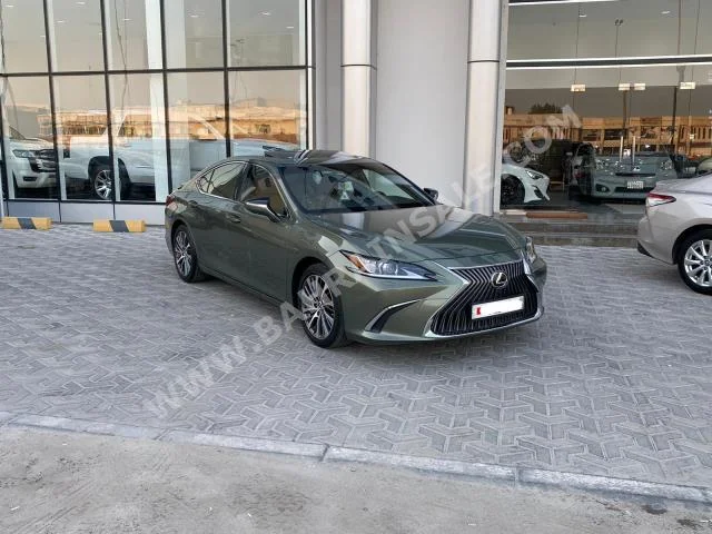 لكزس  اي اس  350  2019  سيدان  اتوماتك  6  14,000  دفع خلفي  أخضر  بنزين