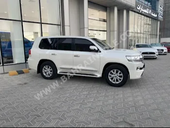 تويوتا  لاند كروزر  جي اكس ار  2016  اس يو في  اتوماتك  8  97,200  دفع رباعي  أبيض  بنزين