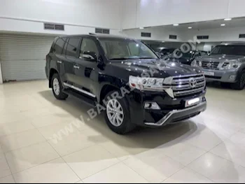 Toyota  Land Cruiser  GXR  2016  SUV  Automatic  6  137,600  4WD  Black  Gasoline
