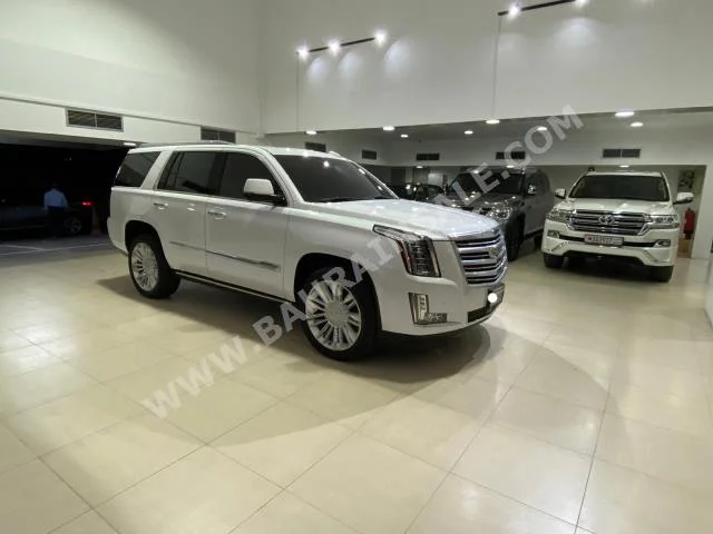 كاديلاك  اسكيليد  2016  اس يو في  اتوماتك  8  102,100  دفع رباعي  أبيض  بنزين