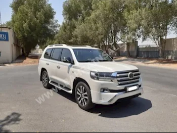 Toyota  Land Cruiser  VXS  2018  SUV  Automatic  8  76,500  4WD  White  Gasoline