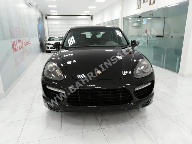 بورش  كيان  اس  2011  اس يو في  اتوماتك  8  154,000  دفع كلي مستمر  بنزين