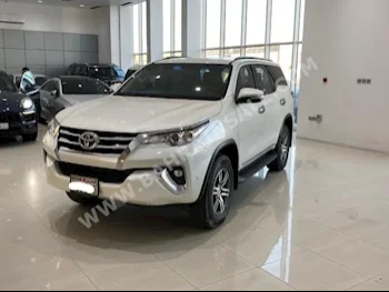 Toyota  Fortuner  2016  SUV  Automatic  4  54,000  4WD  Pearl  Gasoline
