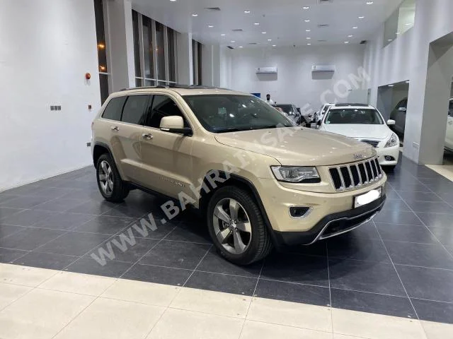 Jeep  Cherokee  2015  SUV  Automatic  6  165,600  4WD  Gold  Gasoline