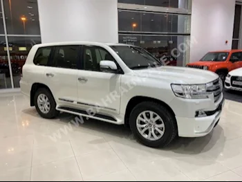 Toyota  Land Cruiser  GXR  2016  SUV  Automatic  8  109,500  AWD  White  Gasoline