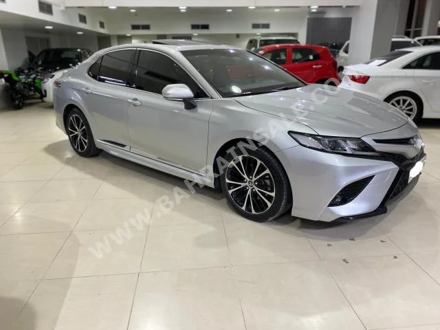 تويوتا  كامري  اس اي  2019  سيدان  اتوماتك  4  21,600  دفع أمامي  فضي  بنزين